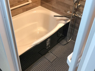 バスルームリフォーム 湿気対策をした、デザイン性にも優れた浴室＆洗面所