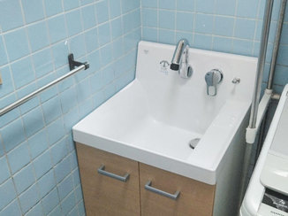 洗面リフォーム シャワーホースがついた便利な洗面台
