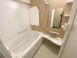 バスルームリフォーム 将来を考えたバスルーム＆洗面台と、きれいに張り替えたカーペット
