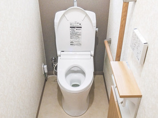 トイレリフォーム 明るく使いやすい、バリアフリーのトイレ