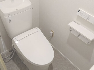 トイレリフォーム 内装も一新した、明るく清潔感あるトイレ