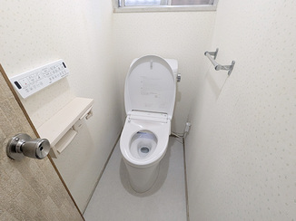 トイレリフォーム 使い勝手とメンテナンス性に優れたトイレ＆安心して歩ける廊下